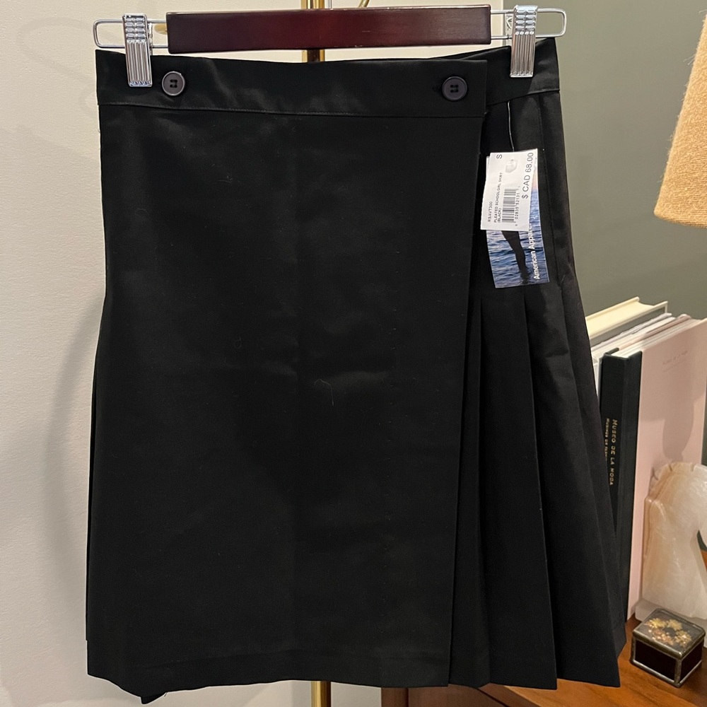 NWT American Apparel Black Pleated Skirt